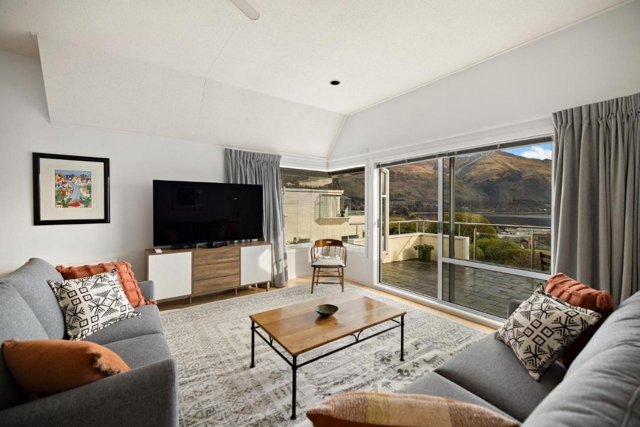 Charming Views Apartment Wanaka Bagian luar foto