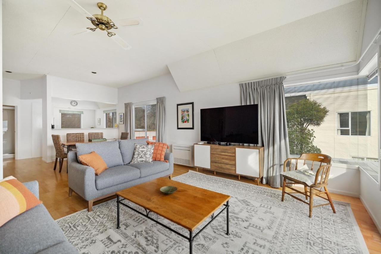Charming Views Apartment Wanaka Bagian luar foto