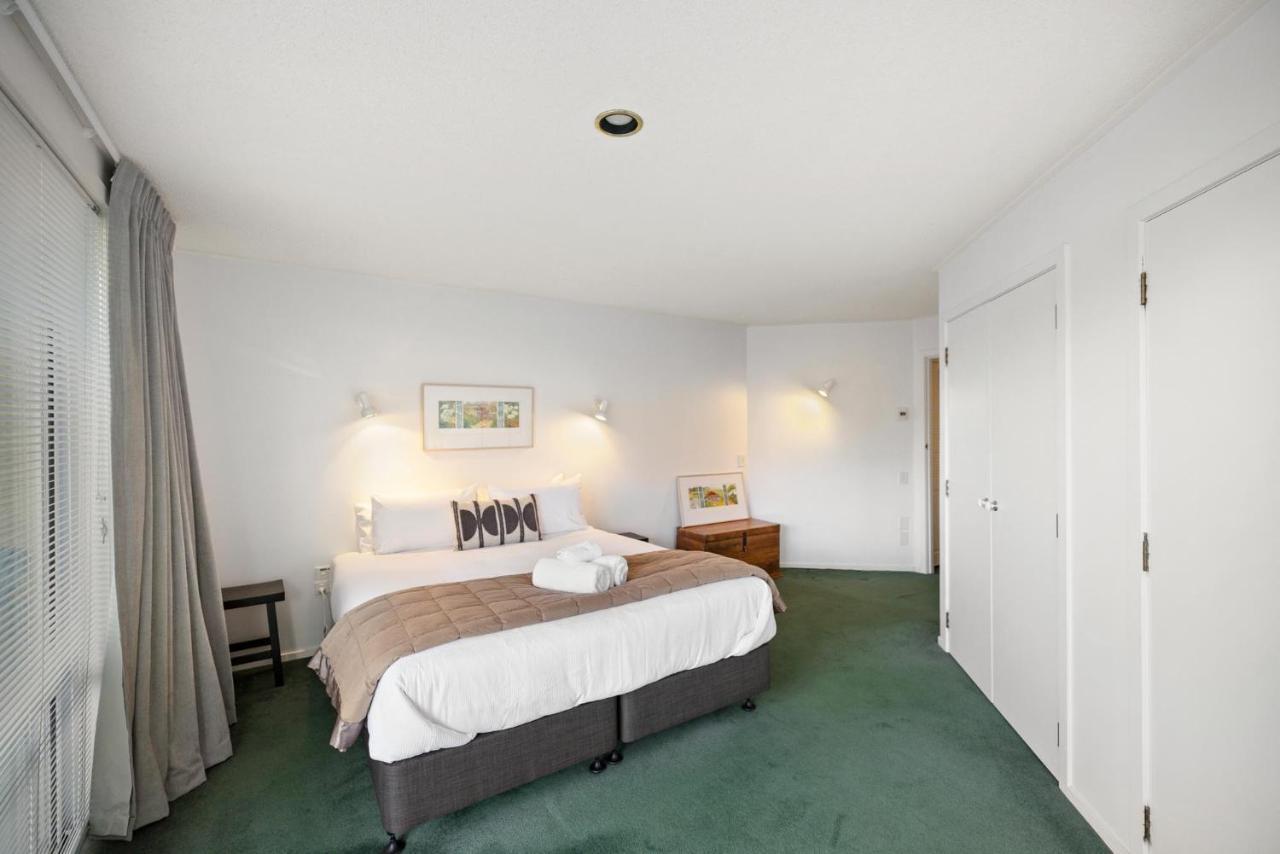 Charming Views Apartment Wanaka Bagian luar foto