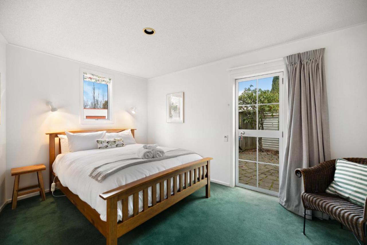 Charming Views Apartment Wanaka Bagian luar foto
